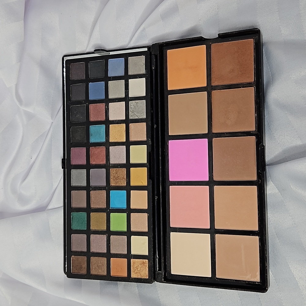 EYE AND FACE PALETTE
